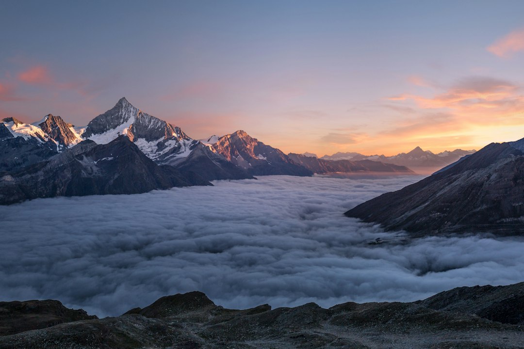 雲海と山々の風景